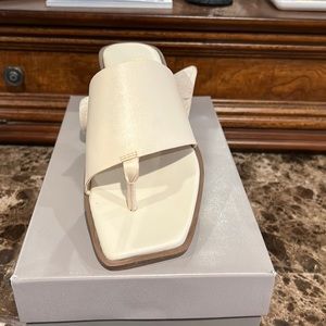 EndedEnded
Franco Sarto Women Cream Leather Merci Slide Sandals Size 6